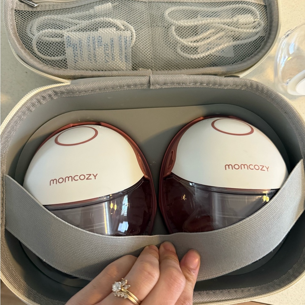 Momcozy M6 Breast Pump